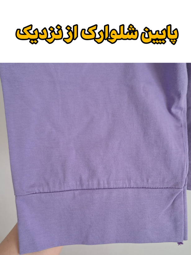 پایین شلوارک با برش آزاد و راحت، نه خیلی گشاد نه تنگ. دقیقا همون چیزی که تو خونه دلت میخواد بپوشی. دوخت تمیز و بدون کشیدگی، برای یه استایل راحت و بیدردسر.