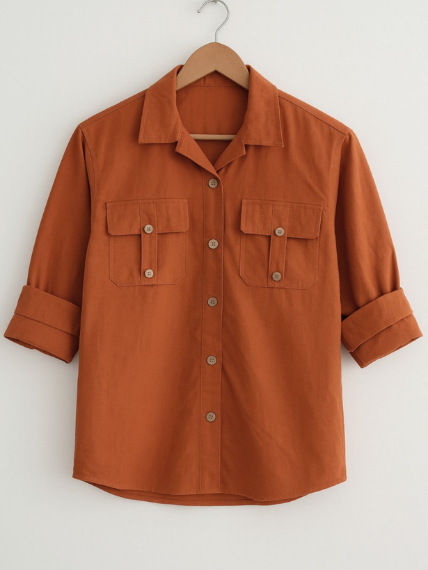 شومیز لنین آبشور آجری، جیب صلیبی، آستین فلشدار، فریسایز، روی چوبلباسی.